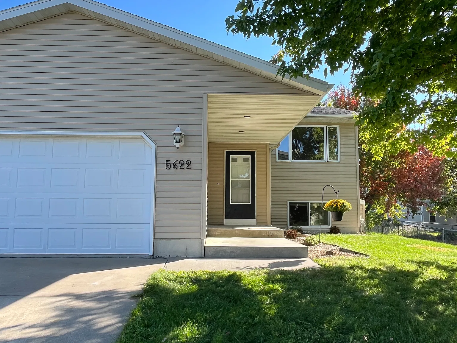 4 bed, 2200 sqft, $2,300 — Photo 1