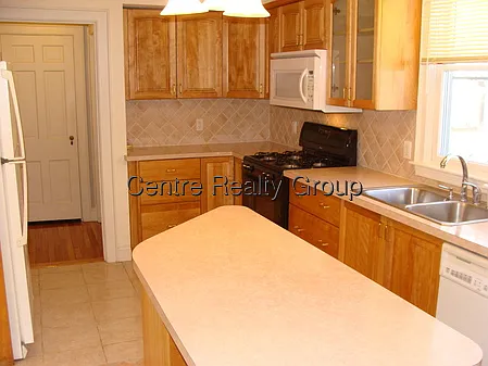 3 bed, 3.5 bath, $4,500 — Photo 2