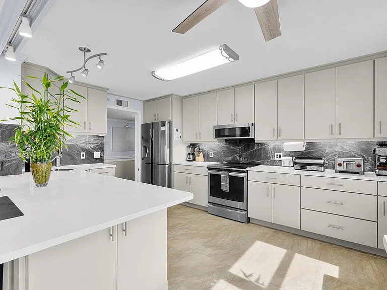 5049 N Highway A1A #1905 — Photo 9