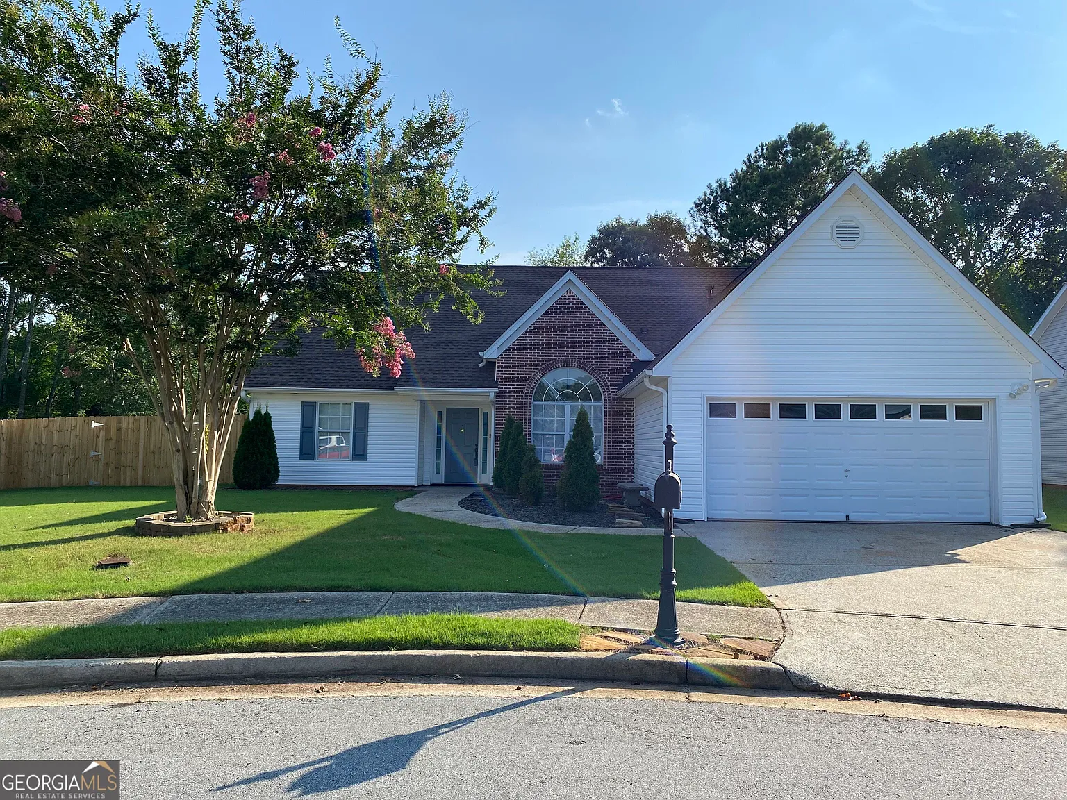 3 bed, 2.0 bath, 1928 sqft, $2,800 — Photo 1