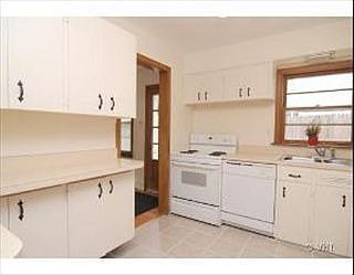 3rd image of 139 E Sheridan Pl
