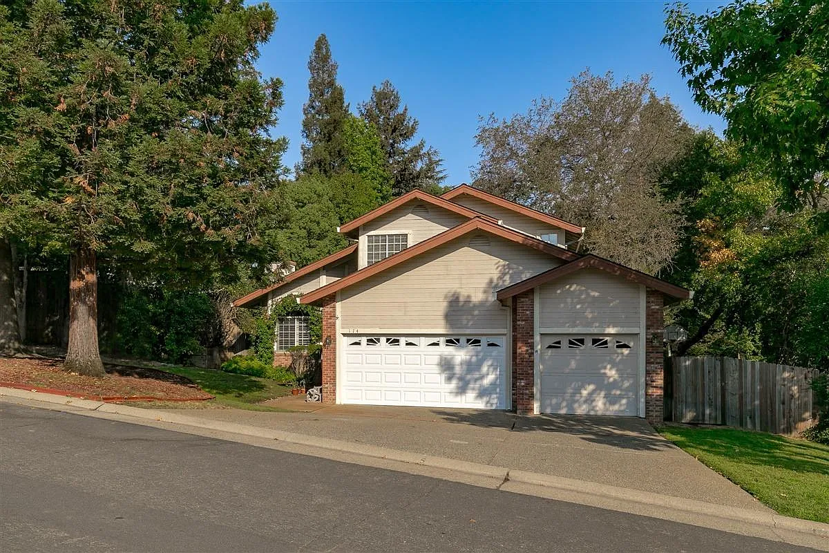 174 Rebecca Way photo 1