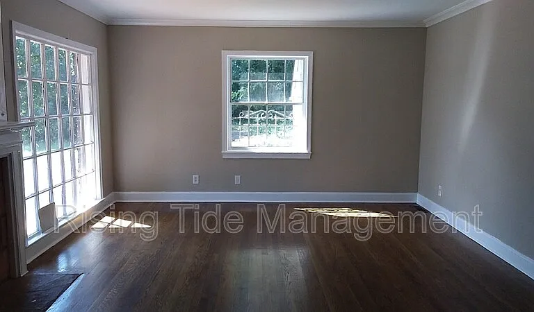 229 Pinewood Ave — Photo 3