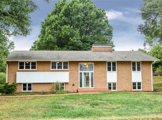 6185 Northlake Dr, Hickory, NC 28601