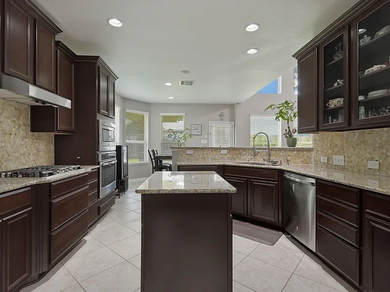 14535 Mountain Cliff Ln — Photo 10