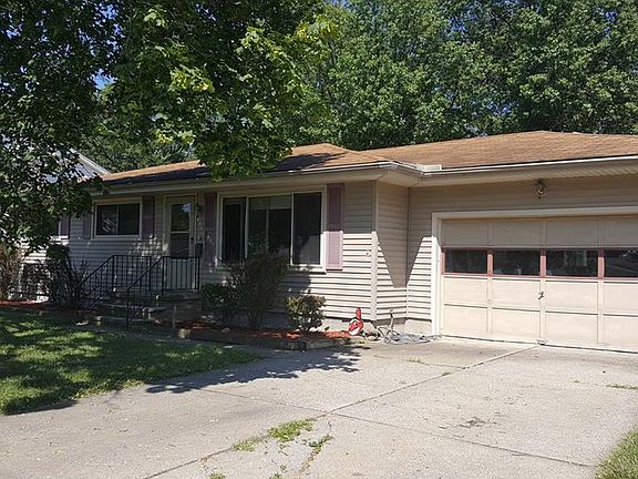 3rd image of 4115 Forest Hill Dr