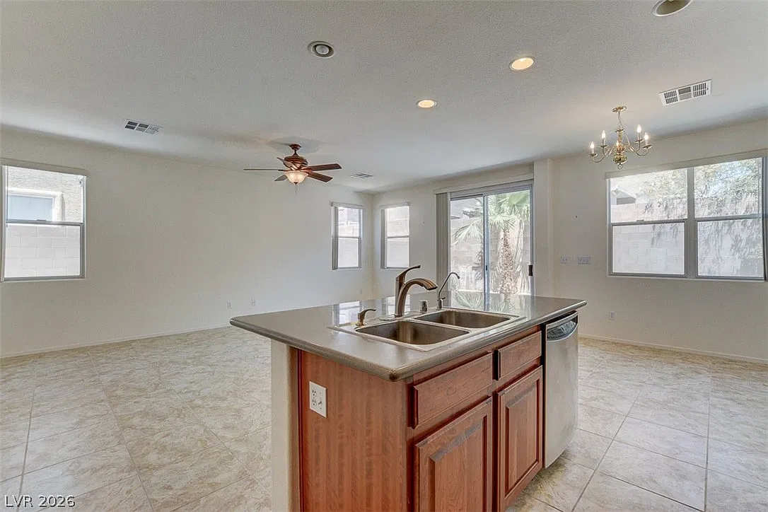 3 bed, 2.5 bath, 1769 sqft, $2,075 — Photo 4