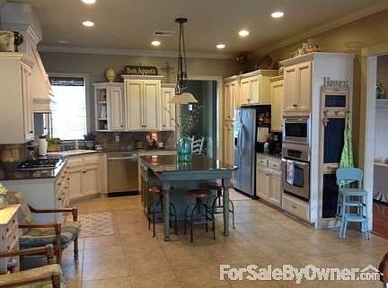 3rd image of 302 Vanburg Pl