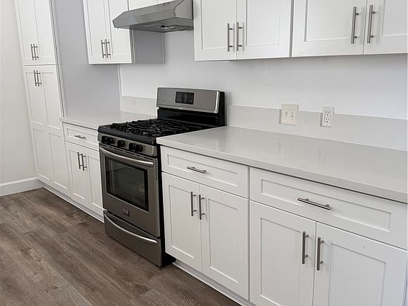 3rd image of 22814 Collins St