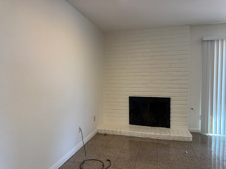 4933 Maiden Ln — Photo 11
