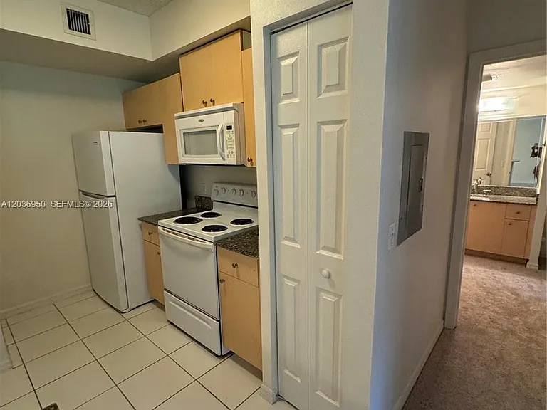 2492 Centergate Dr #102 — Photo 10