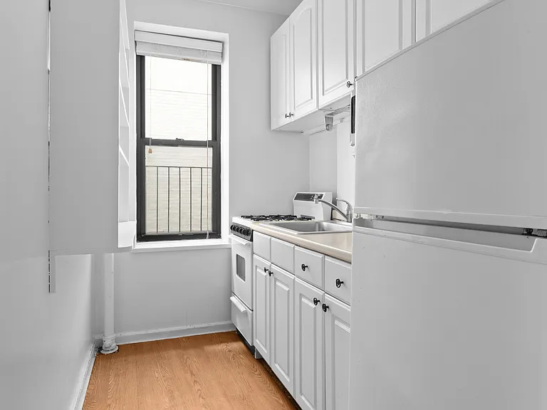 222 E 35th St #6D — Photo 4