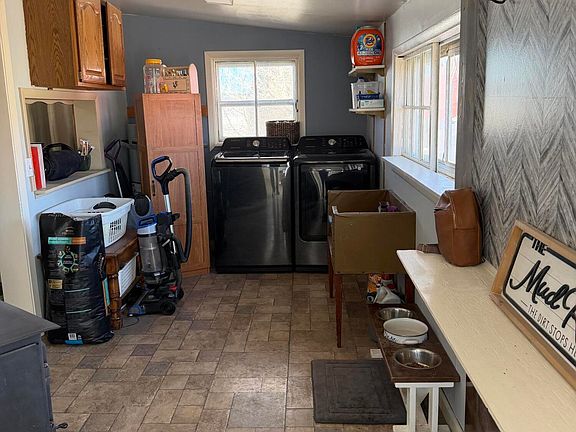 5th image of 442 S Idaho St
