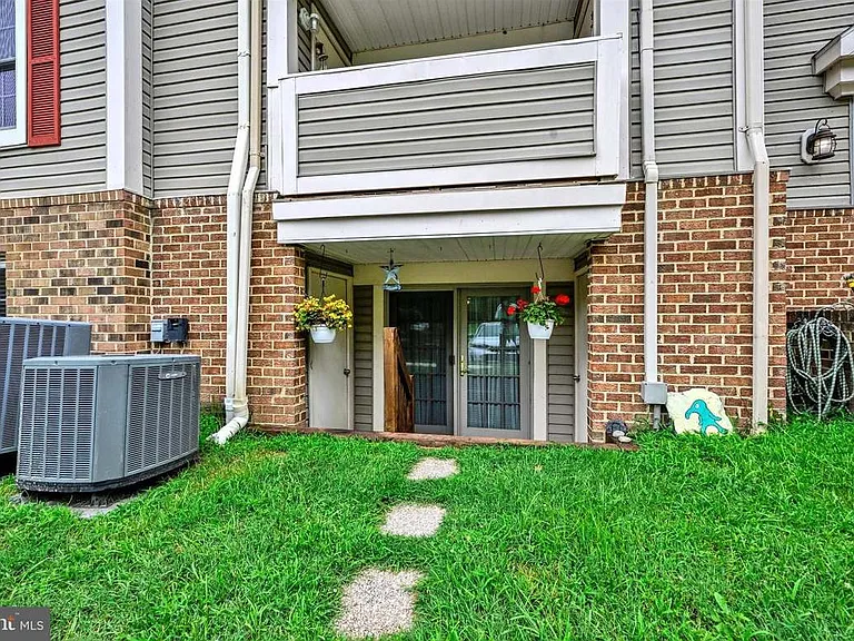 300 Long Cove Ln — Photo 15