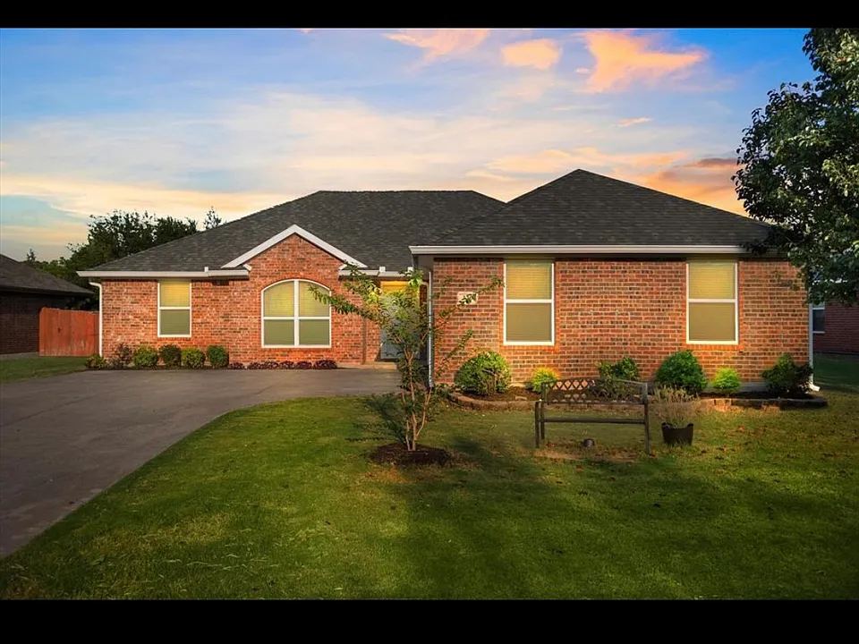 326 Fox Hollow Dr