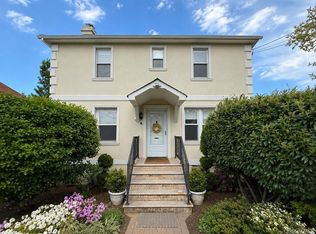20 Locust Street, Manhasset, NY 11030