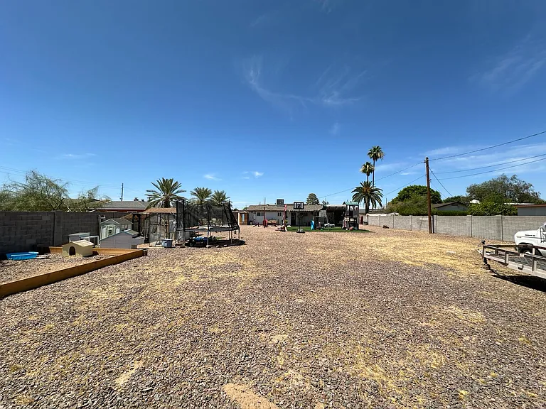 3215 E Sunnyside Ln — Photo 21