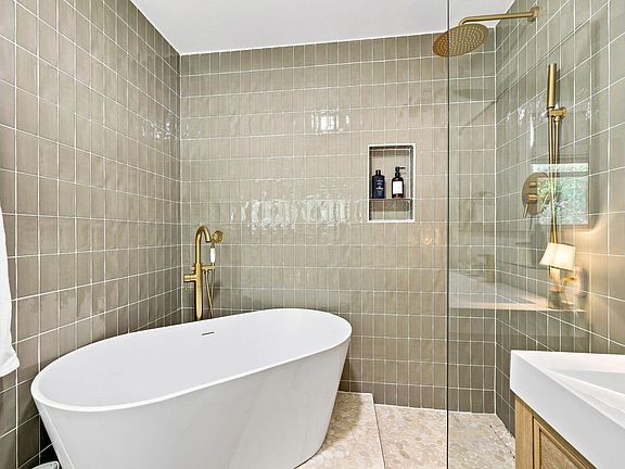 3rd image of 2107 Dandridge Dr