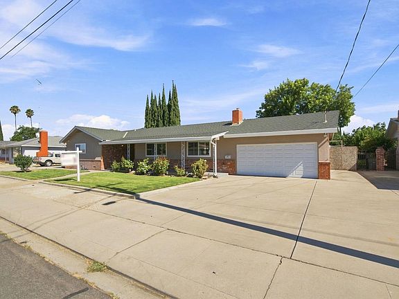 2nd image of 2421 Acorn Ln