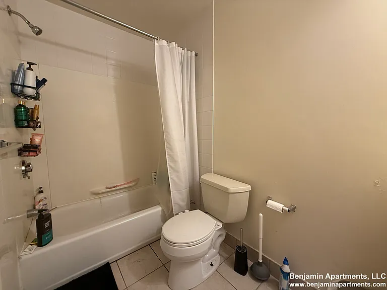 36 Raymond St #B — Photo 13