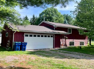 E1894 Patricia St, Waupaca, WI 54981