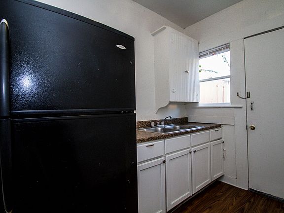 4th image of 111 S Olive St #B