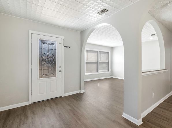 209 Hurstview Dr, Hurst, TX 76053