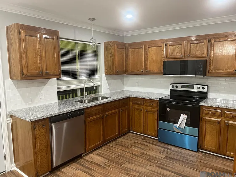 1719 Tallwood Dr — Photo 5