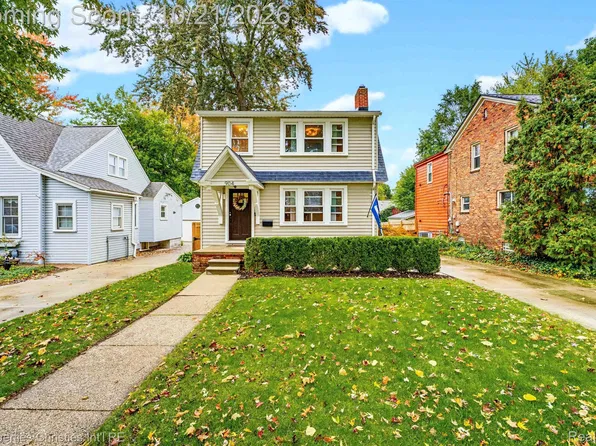 904 Edgewood Dr, Royal Oak, MI 48067