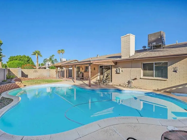 2319 E Loma Vista Dr — Photo 7