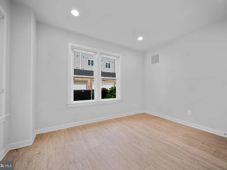 1121 S Lincoln St — Photo 54