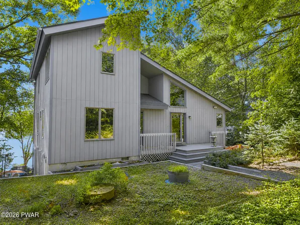 131 E Lake View Dr, Dingmans Ferry, PA 18328