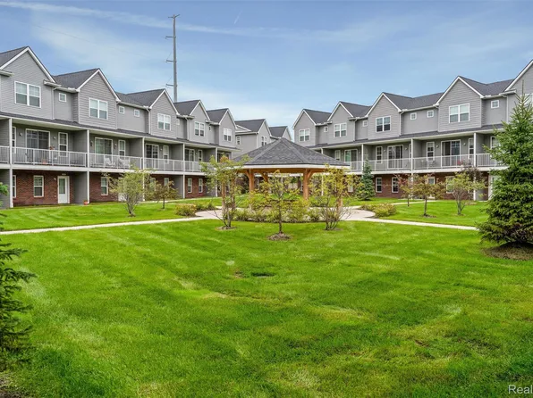 3971 Trailwaycommons Cir, Auburn Hills, MI 48326
