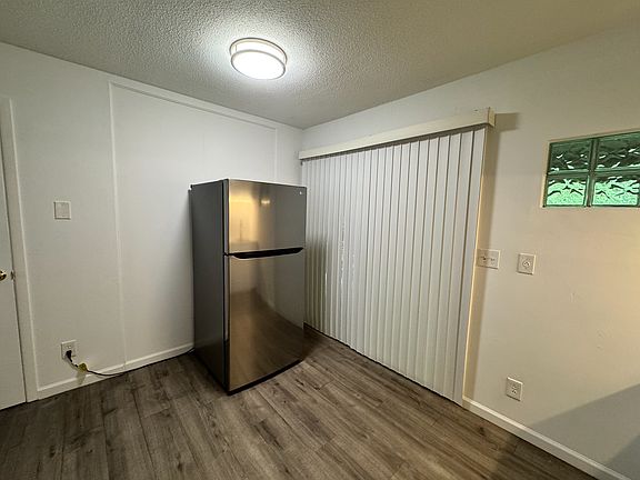 3rd image of 323 N Lincoln Ave APT 6