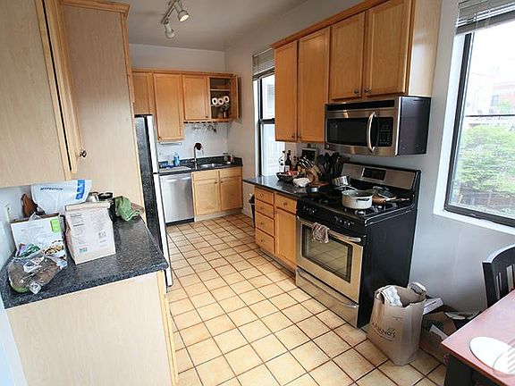 4th image of 2512 N Southport Ave #Two