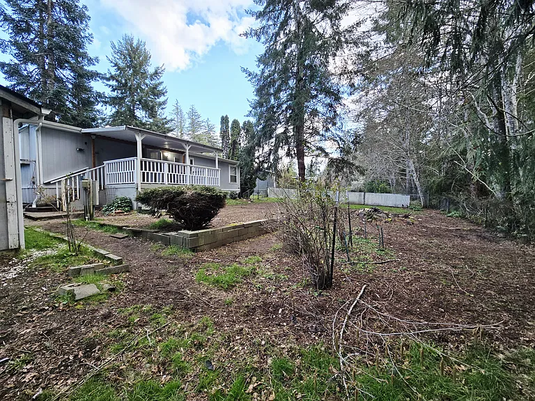 140 SE Fuchsia Ave — Photo 19