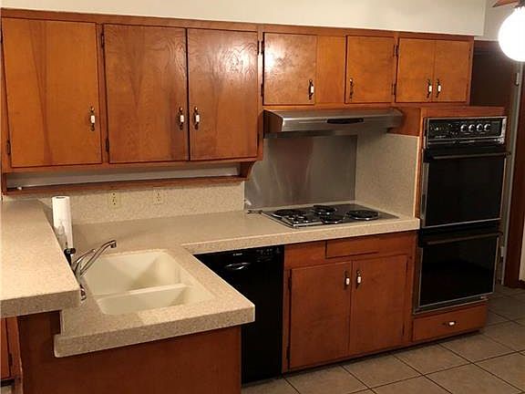 3rd image of 1012 Western Hills Dr
