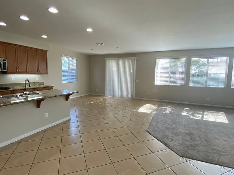 36772 Maxmillian Ave — Photo 9