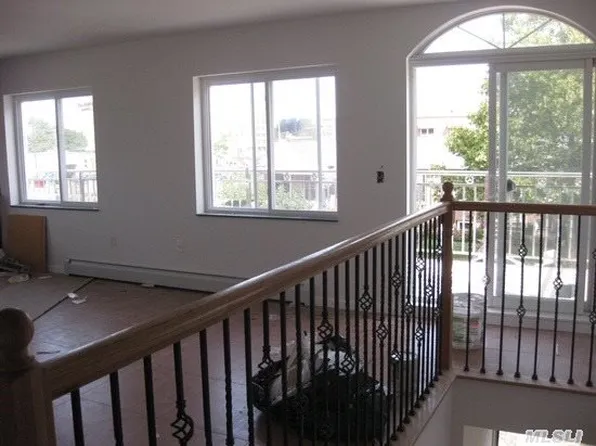 5106 Ireland St, Elmhurst, NY 11373