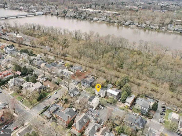 84 Clinton St, Lambertville, NJ 08530