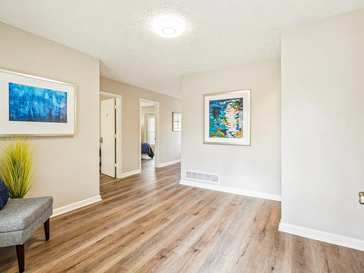 4 bed, 3.0 bath, 1900 sqft, $836 — Photo 3