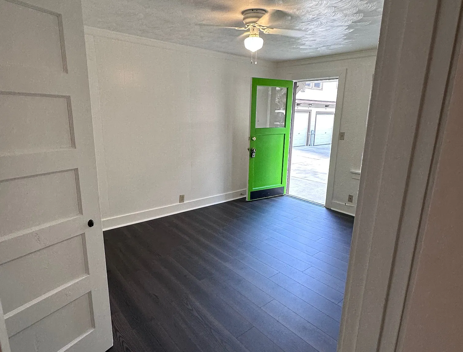 Olympia Court Apartments — Photo 2