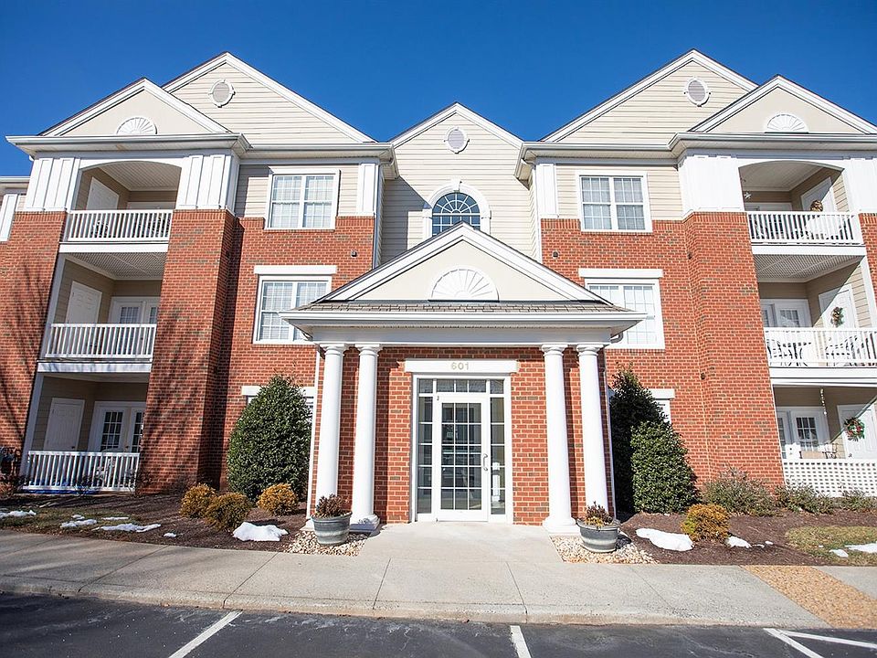 1st image of 601 Wyndhurst Dr APT 301