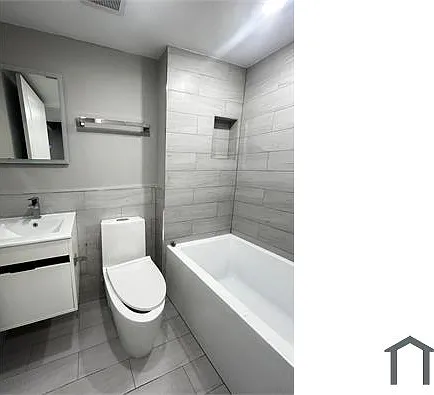 2110 N Franklin St #1 — Photo 7