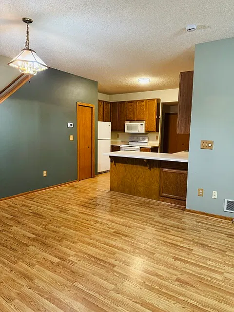 3 bed, 1549 sqft, $1,995 — Photo 4
