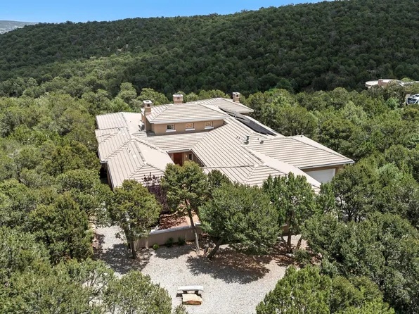 14 Teypana Dr, Tijeras, NM 87059