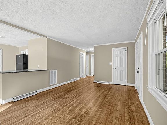 5th image of 843 Willow Pl