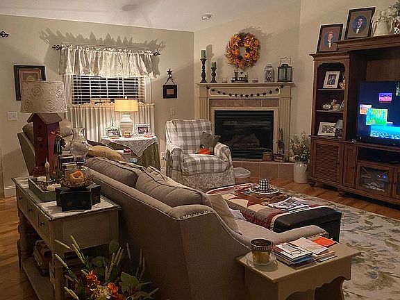 2nd image of 4027 Lone Wolf Cir