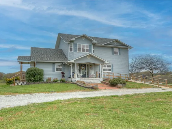 2082 Paris Ln, Seneca, MO 64865