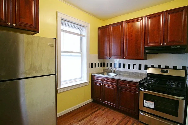 Rented by Azure Realty NY LLC | media 7